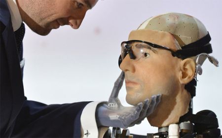 Rex: Uomo Bionico con Esoscheletro Robotico [ Video ]