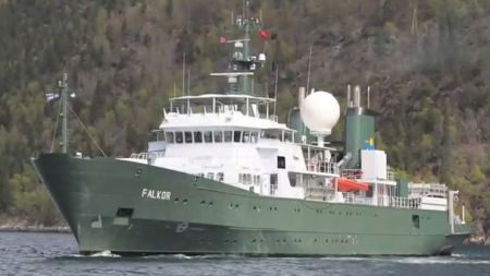 Visita una Nave Oceanografica in 3D - Google Street View